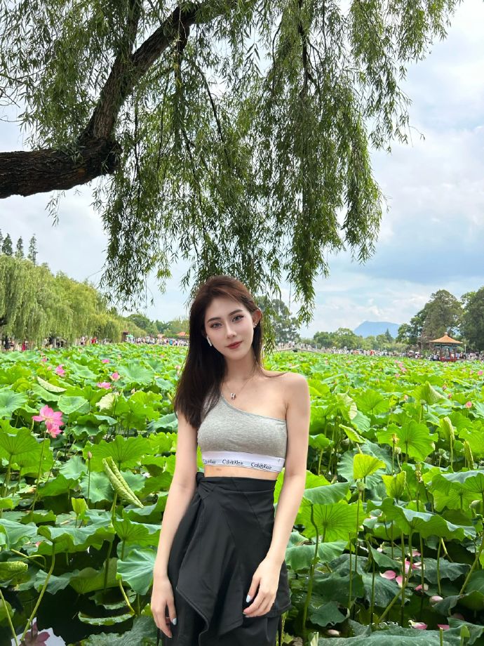 曲婉婷患癌消息震惊娱乐圈，消失已久的她再次成为焦点